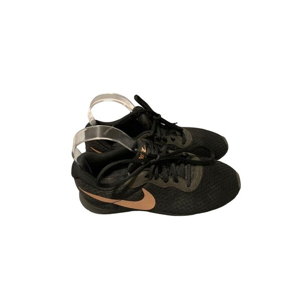 Nike Womens Size 7.5 Black Mesh Copper Swoosh Sneaker Shoes Tanjun Running Sport - Picture 2 of 5